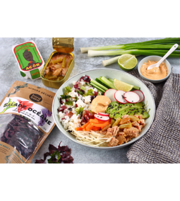 Sushi bowl algapehellyel, csípős öntettel