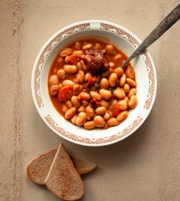 Spanyol paradicsomos vajbab (Alubias con tomate)