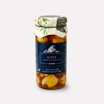 különleges fokhagymagerezdek olajban chilipaprikával