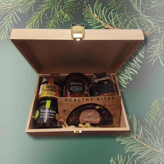 egészségtudatos ínyencségek ajándékcsomag fadobozban
