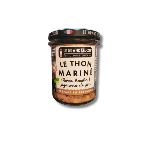 Tonhalkrém olívabogyóval, bazsalikommal és fenyőmaggal